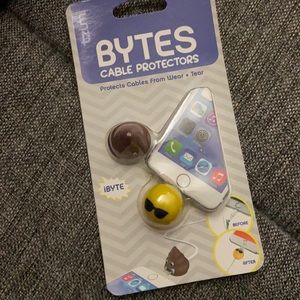 Cable protectors (emoji‘s)
